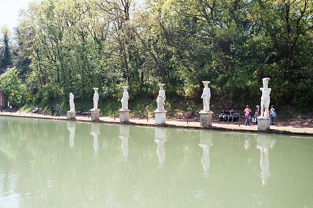 Villa hadriana canopus II.jpg