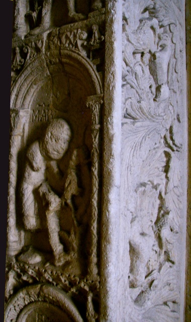 Porta della pescheria relief mesi 06.JPG