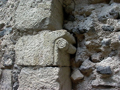 Imposte à rouleau porche abbatiale de Mozac.JPG