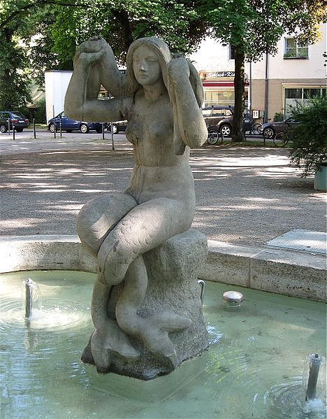 Melusinenbrunnen Karl-Preis-Platz Adolf Rothenburger 1939 Muenchen-4.jpg